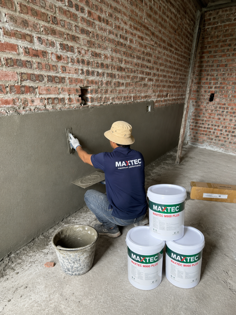 Trát chống thấm bằng MAXTEC M900 PLUS – giải pháp được nhiều thợ tin dùng